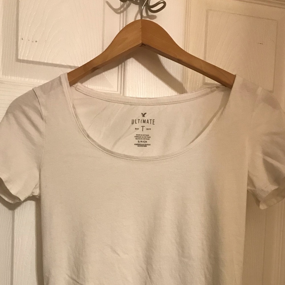 American Eagle cream T-shirt !